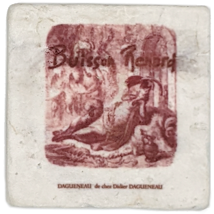 Dessous de verres en marbre Italien à l'effigie de grands domaines viticoles Français.